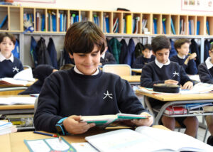 cuanto cuesta estudiar en Andel