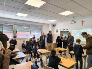 abuelos-visitan-primaria-2025 5