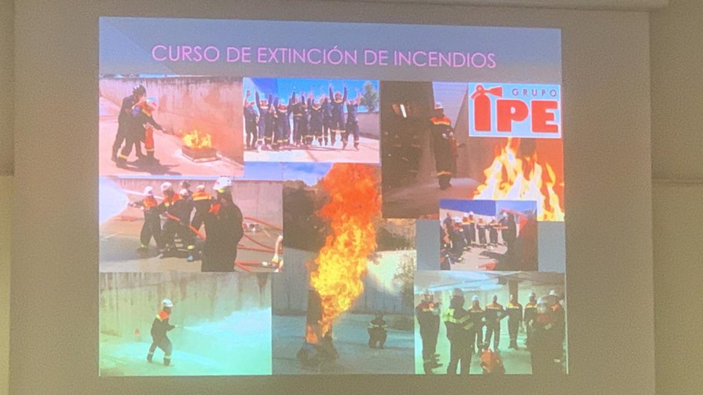 Los profesores asisten a un Curso de Extinción de Incendios en Andel 1