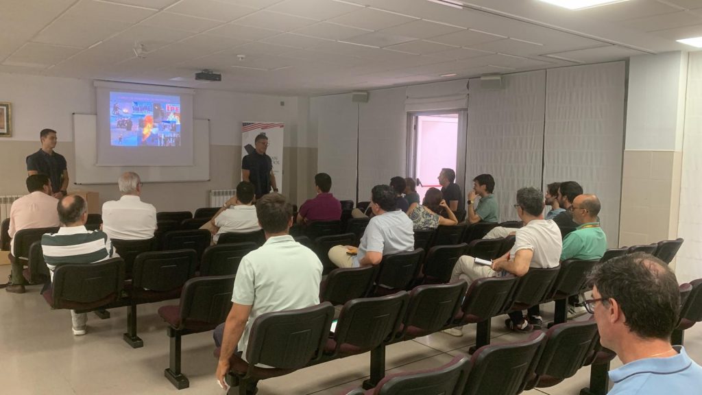 Los profesores asisten a un Curso de Extinción de Incendios en Andel 3