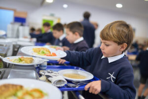 alumnos en el comedor de Andel